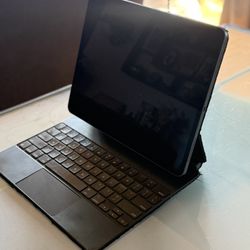 Apple iPad 12.9 Inch 256GB 4th Gen Apple Floating Keyboard