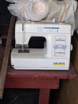 Estoy Vendiendo Esta Maquina De coser ppr Solo  35.00 dollares si nesecita una limpiesa y aceitada por hase kudos en la costura