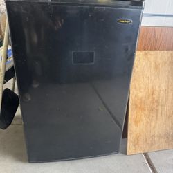 Mini Fridge 