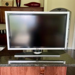 32” Dell TV/Monitor + Wall Mount Kit