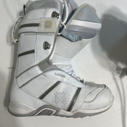 Women’s White Snow Boots Size 8