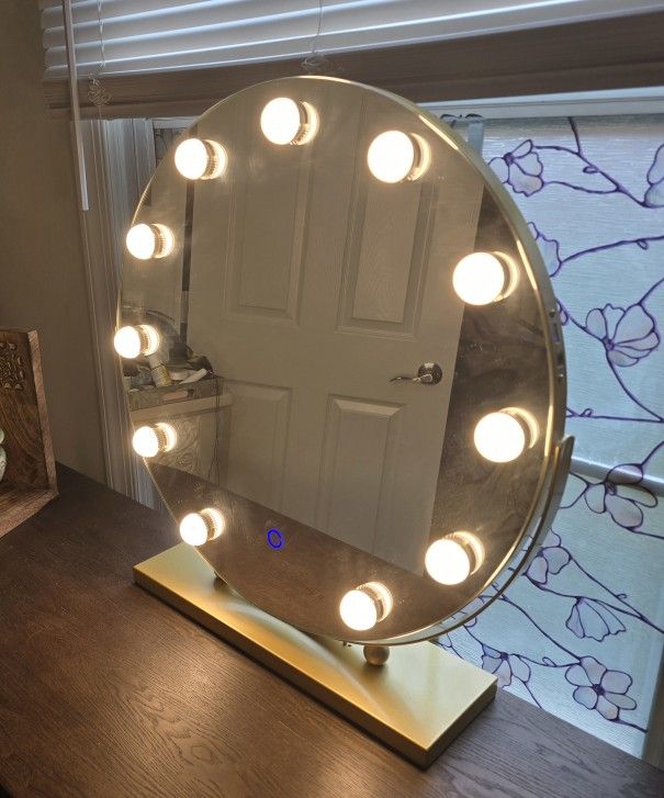 Vanity Mirror With Lights & USB port