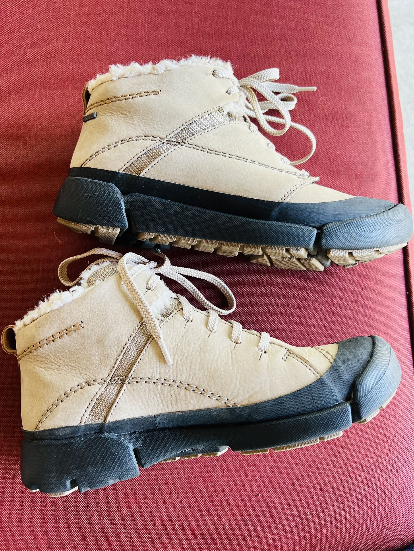 Clark’s Women’s Trigenic Goretex Wool Lined Hiking Boots Sz 6.5M
