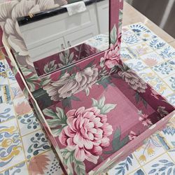 Barely used, great condition fabric covered jewelry / accessory container with mirror.