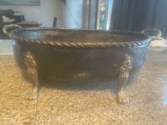 Vintage hammered, brass oval footed planter with handles - EUC