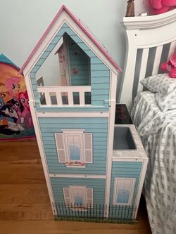 Doll House/ play kitchen
