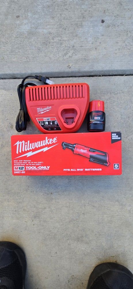 Milwaukee 12v Ratchet Wrench Set 3/8 Brand New