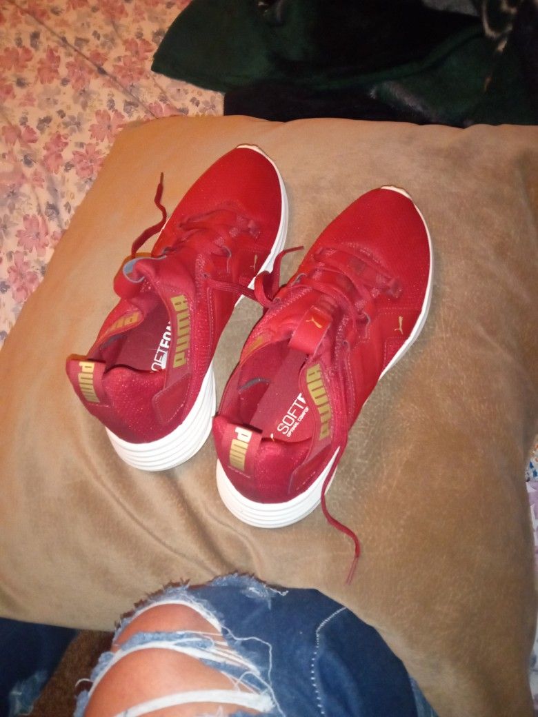 Brand New Women's Pumas Size 7