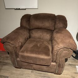 Cushioned Chair 