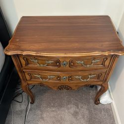 2 Nightstands- MUST BE GONE BY 4/17/26