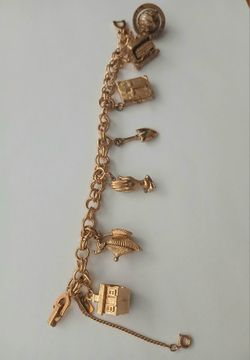 MONET 7 GOLD CHARM BRACELET