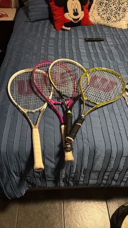 Tennis bag and racquet balls