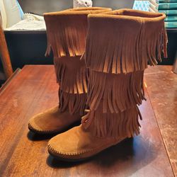 Minnetonka 1632 Women Size 5 - 3 Layer Fringe Boots