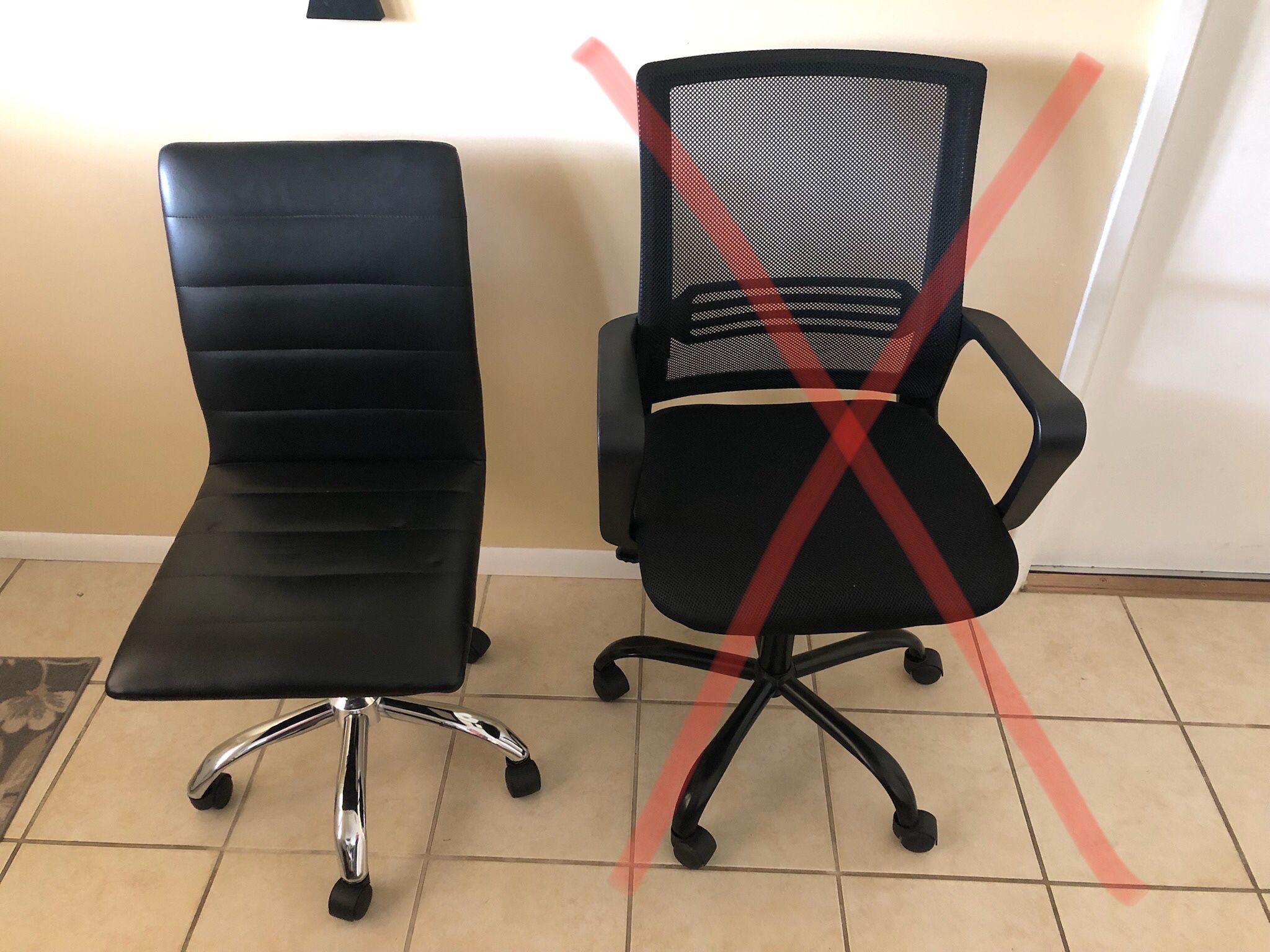 One Left!!!   Desk Chair  In Great Condition  Height Adjust 