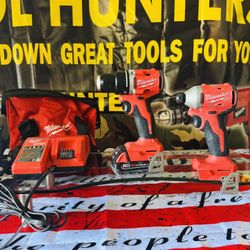 USED .. MILWAUKEE M18 BRUSHLESS COMPACT DRILL SET WITH ONLY ONE BATTERY AND CHARGER WITH BAG $100 Firm 