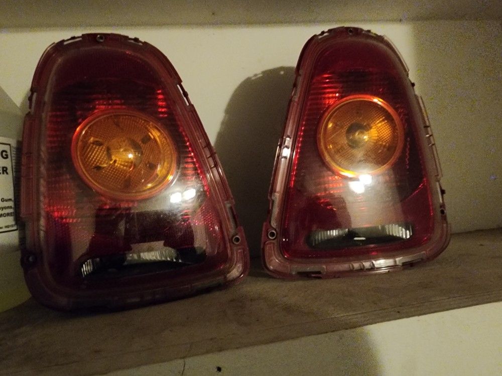 MINI COOPER R56 REAR LIGHTS AND STERRING WHEEL..