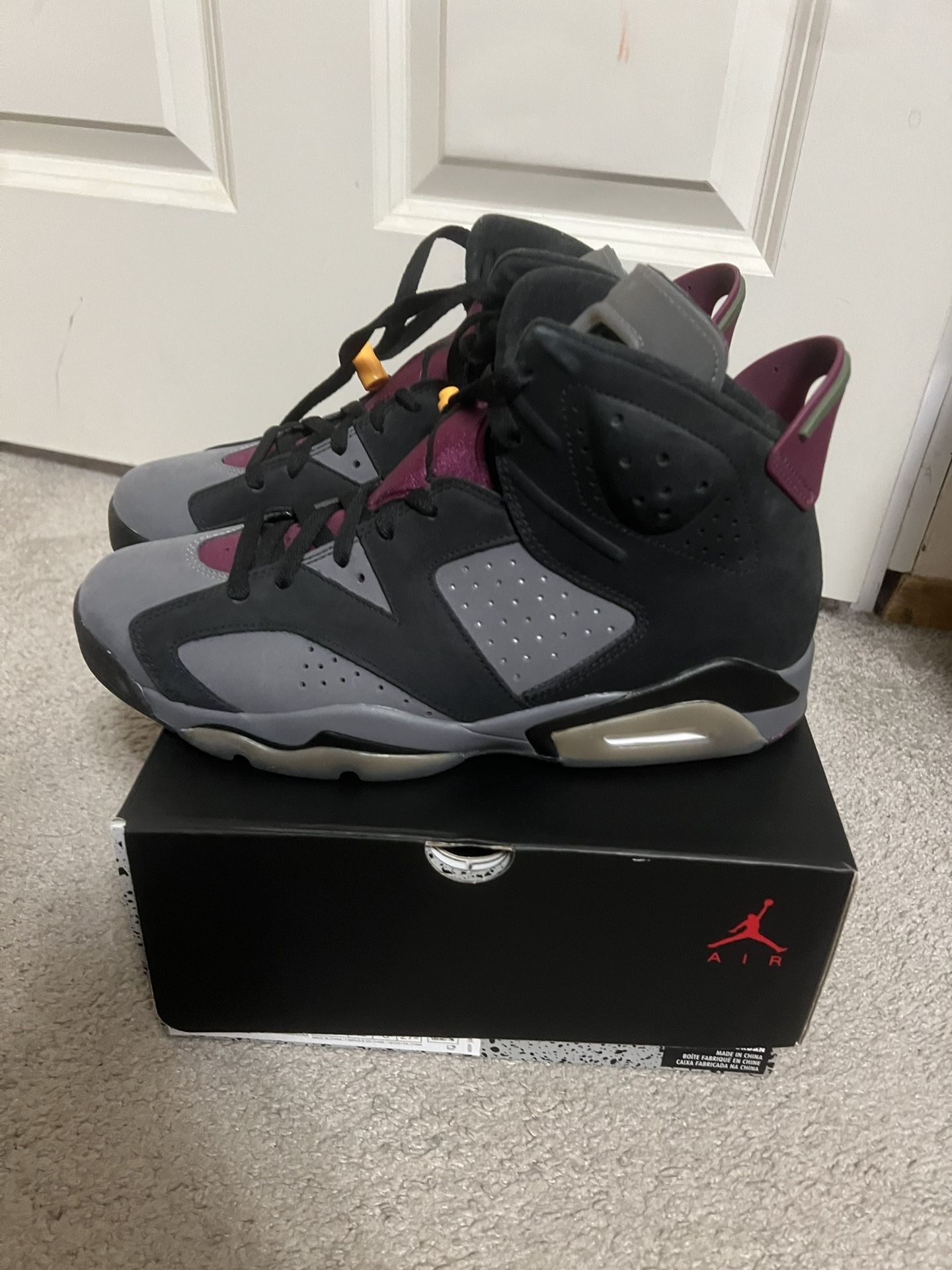 WORN ONCE JORDAN 6 BORDEAUX SIZE 9.5