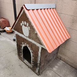 Free Dog House