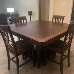 Beautiful Brown Dining Table!