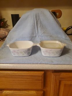 2 Corning wear bowls with one lid