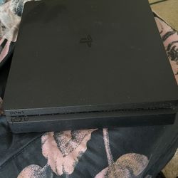 PS4 Slim 