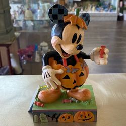 Disney Showcase “Mick-O-Lantern” Figurine Mickey Halloween (contact info removed)