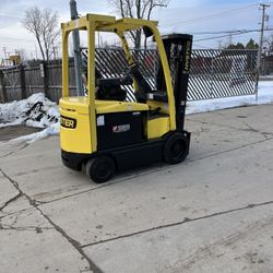 For sale a hyster E45XN Forklift. 83/188 tsu mast with Sade shaft,36v battery,5834 drive hours, 42 inch forks. It is in good working condition.