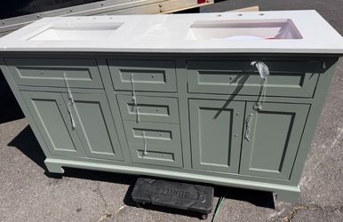 60" DOUBLE SINK BATHROOM VANITY NEW WITH DAMAGE ON TOP  i show in photos