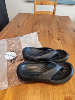 NEW IN BAG Women's Arch Support Flip Flops - Bkack Size 7/8 (SE San Diego)