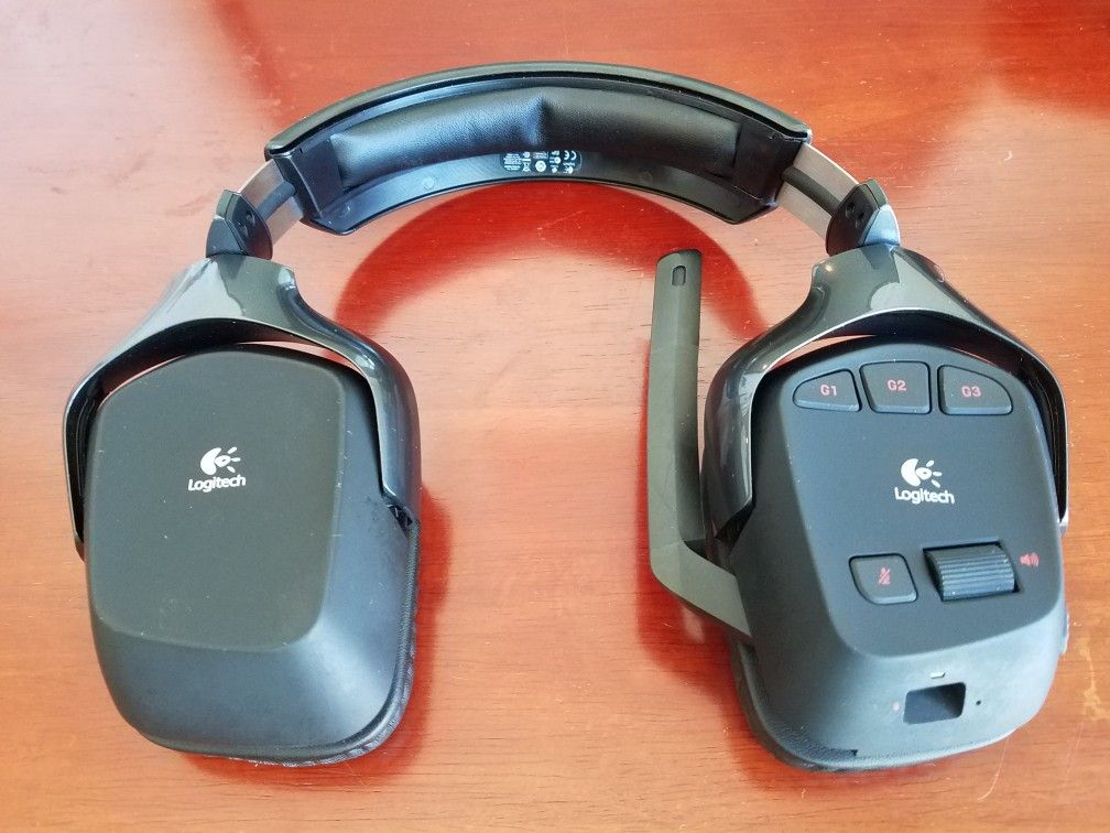 Logitech G930 wireless gaming headset
