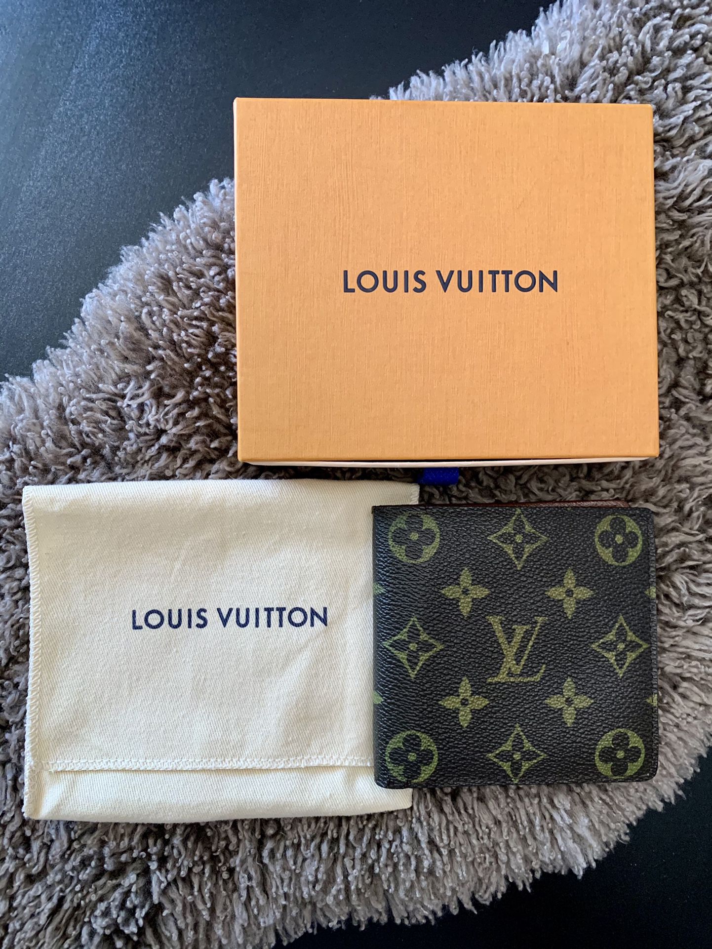 Louis Vuitton Passport Holder for Sale in Orange, CA - OfferUp