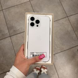 iPHONE 16 PRO MAX UNLOCKED 512GB