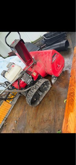 Track snowblower