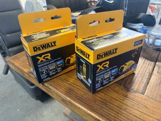 DEWALT DCBP034C 20V MAX XR POWERSTACK 1.7 Ah Battery and Charger
