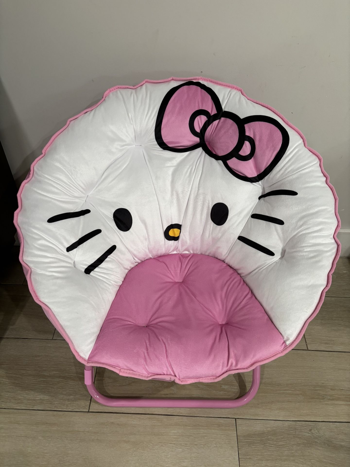 Hello Kitty Saucer Chair And Suitcase
