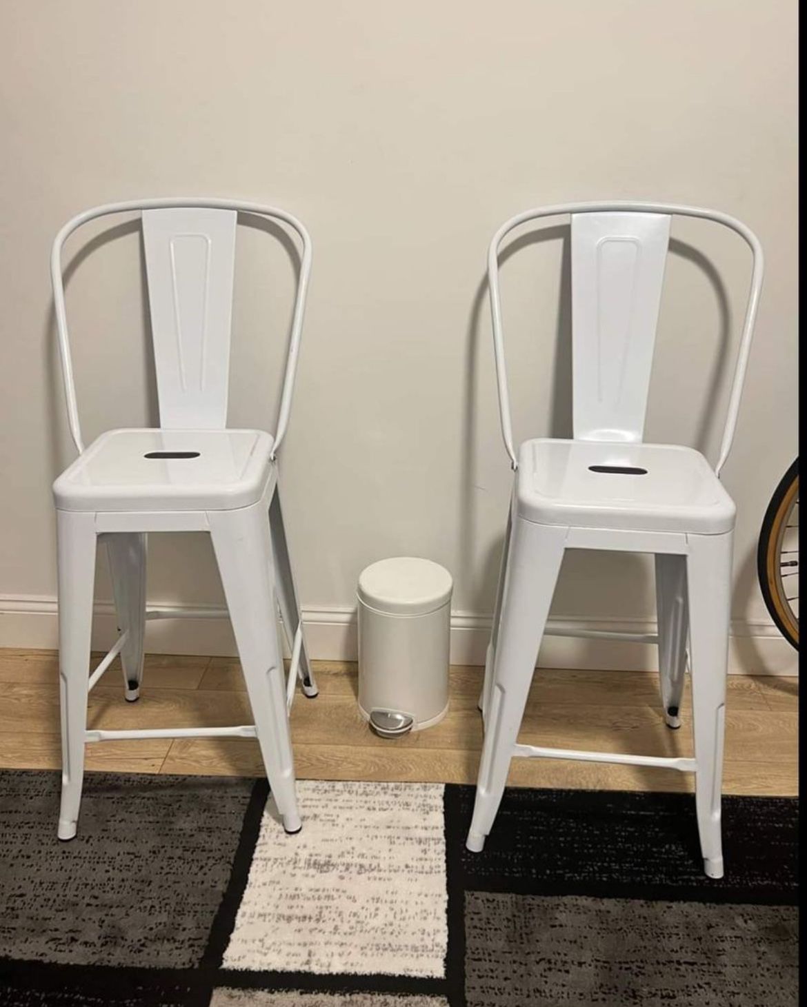 4 Barstool Chairs 