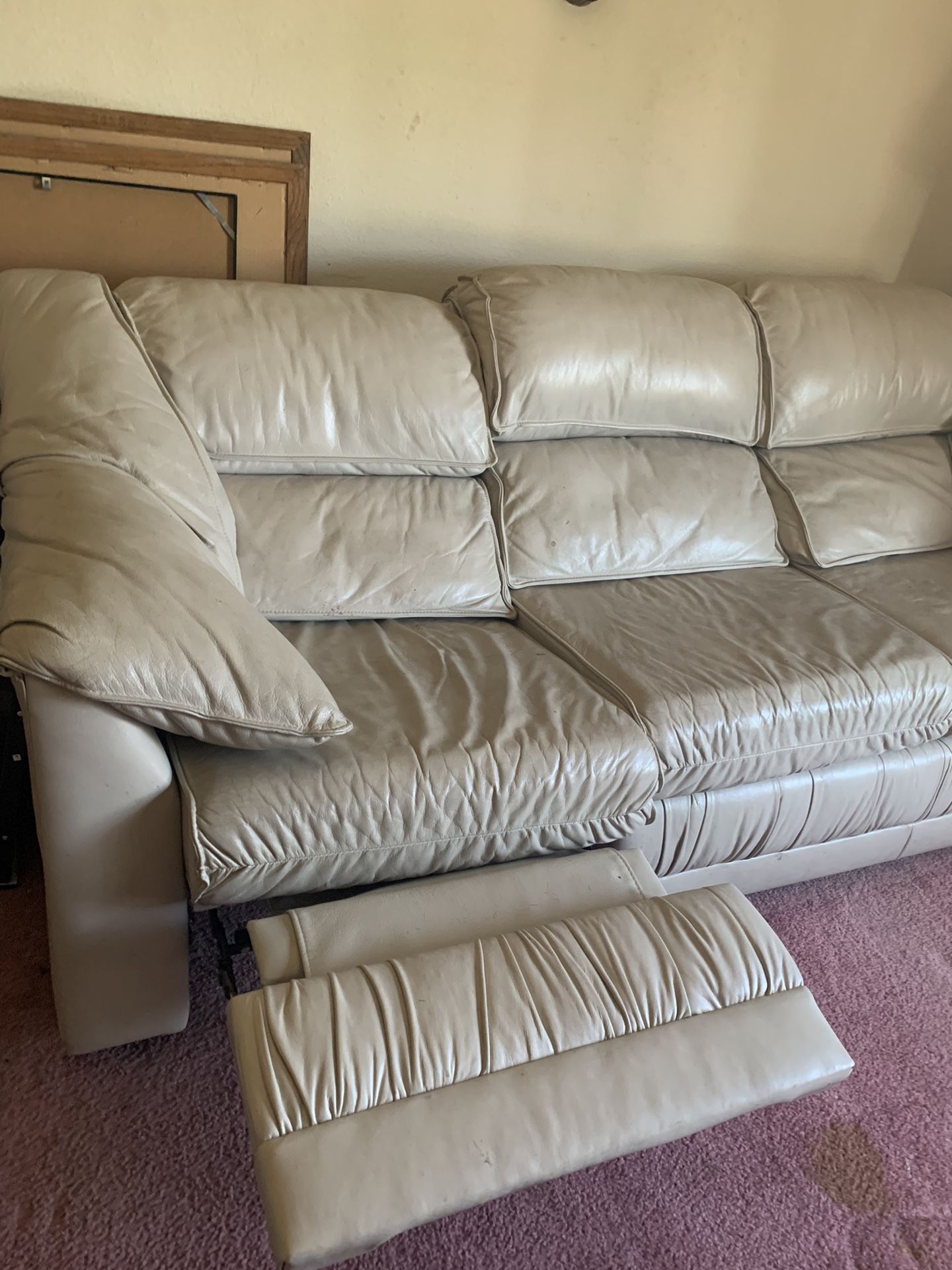 Leather couch for Sale in Moreno Valley, CA OfferUp