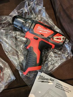 Milwaukee M12 3/8 Drill Driver W/ Battery
