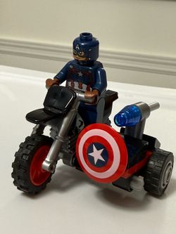 LEGO Marvel Super Heroes Captain America minifigure & Motorcycle new LEGO Captain America Motorcycle with shield. LEGO Captain America Minifigure with