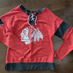 Women’s Size Small Blackhawks Sweatshirt $15
