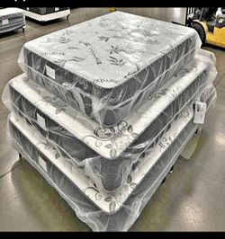 UNTOUCHED BRAND NEW MATTRESS WITH BOX SPRING "HIGH QUALITY WITH FREE DELIVERUY