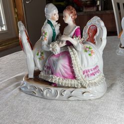 Victorian Porcelain Couple Figurins