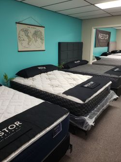 🚚 CLEARING OUT NEW King Mattresses – 20 Models on Display! 🌟 Brand New & In Plastic – Take Home Today for Just $39 down! 💥