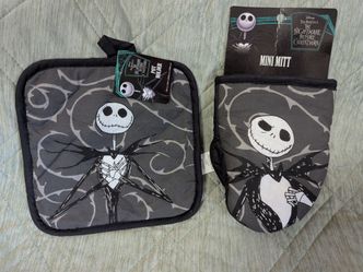 Pot and oven mitt NBC