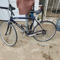 Cannondale R300 Road Bike