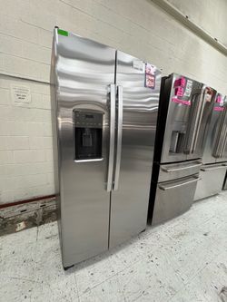 GE 25.3 cu ft standard depth 36” W Side by side refrigerator with ice & water maker