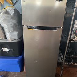 Magic Chef- feet 4 1/2 in great condition- firm price