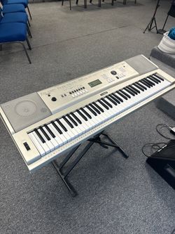 Yamaha Keyboard, Stand and Carry Bag and foot pedal