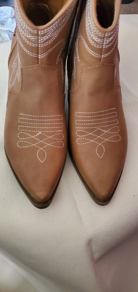 Women's Cowboy Boots. 