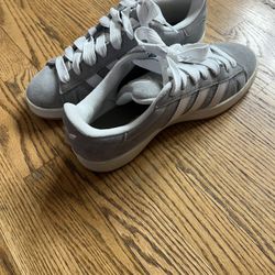 Women’s Size 10 Campus Sneakers 